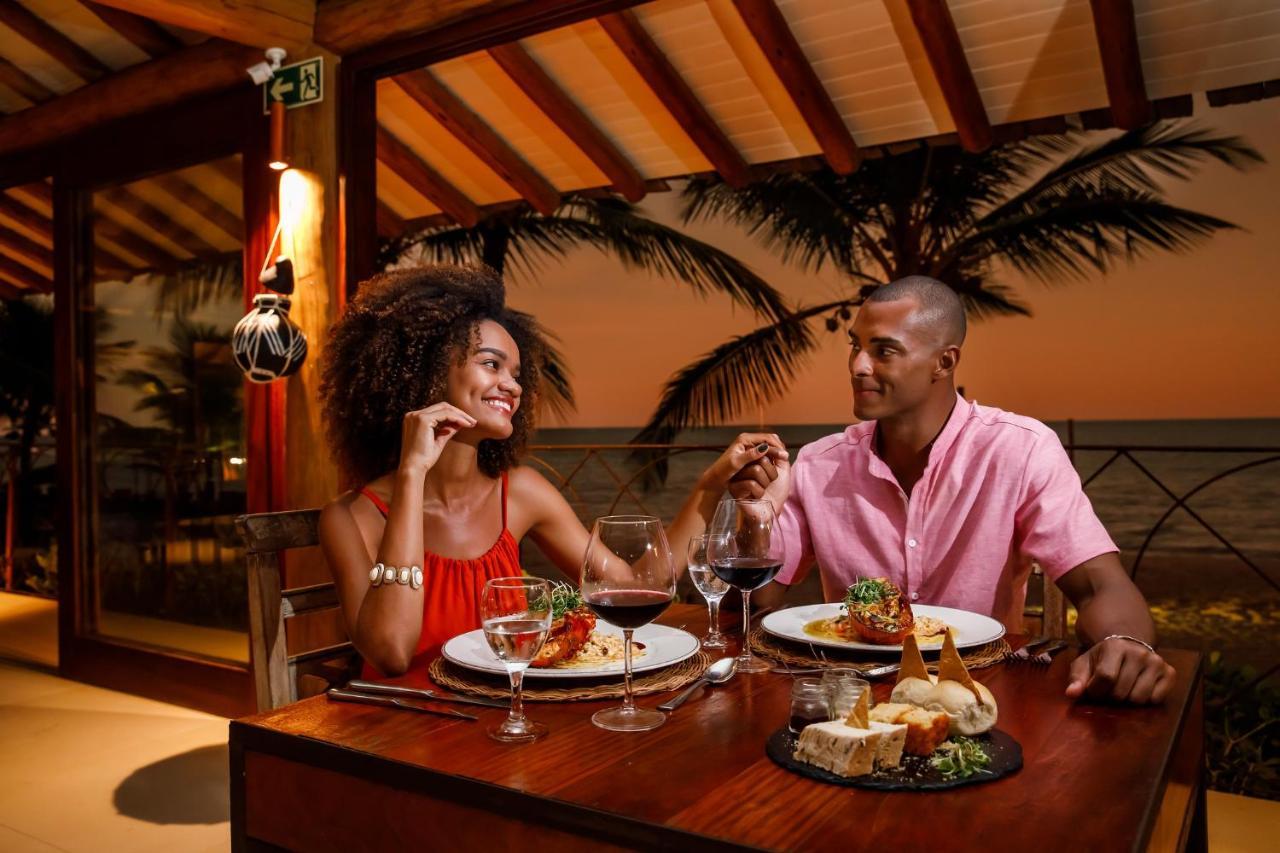 拉托雷全包度假酒店 塞古罗港 外观 照片 A couple dining at a restaurant